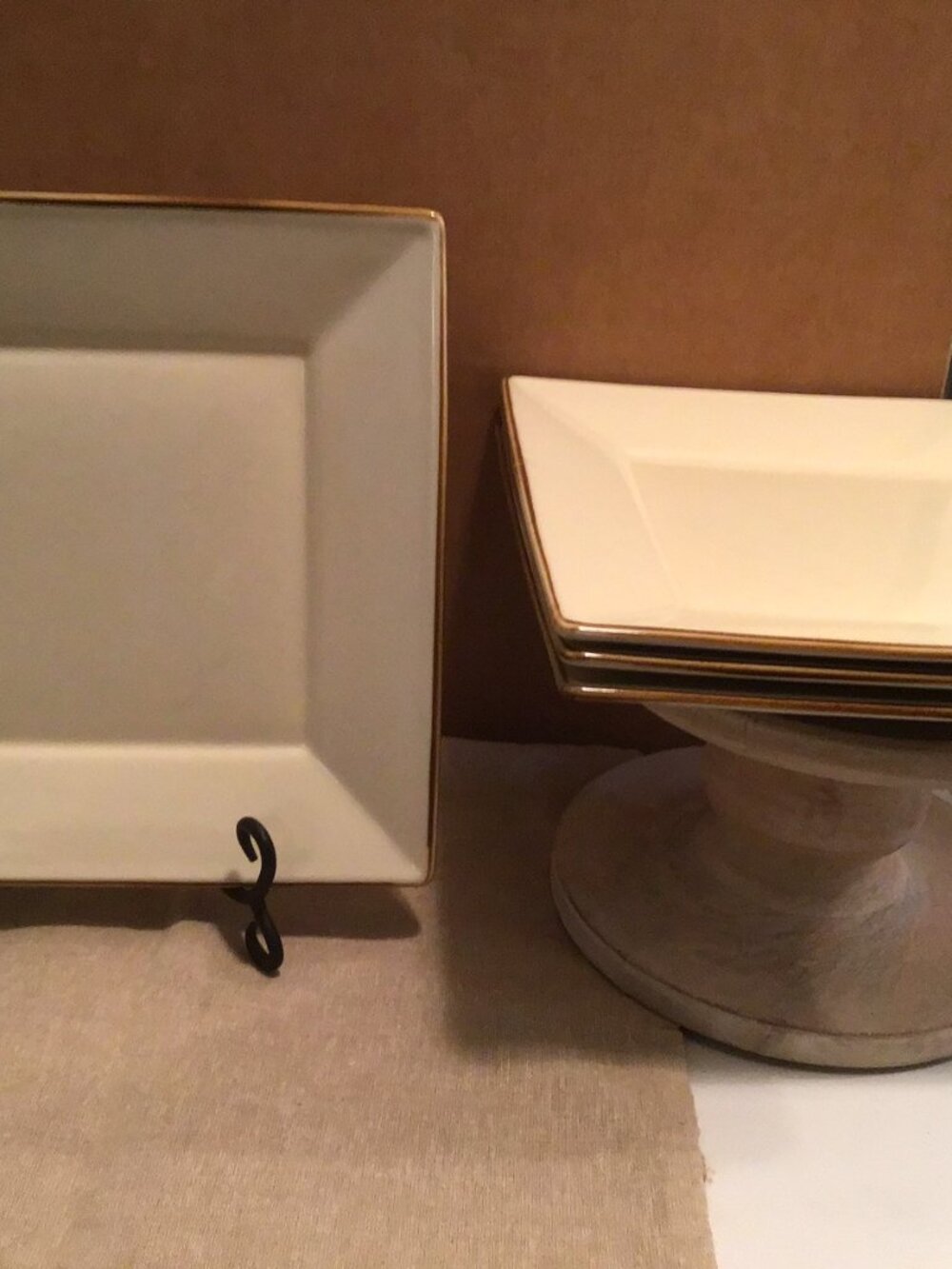 NWOT Pottery Barn Dinner plates - set of 4 mint condition